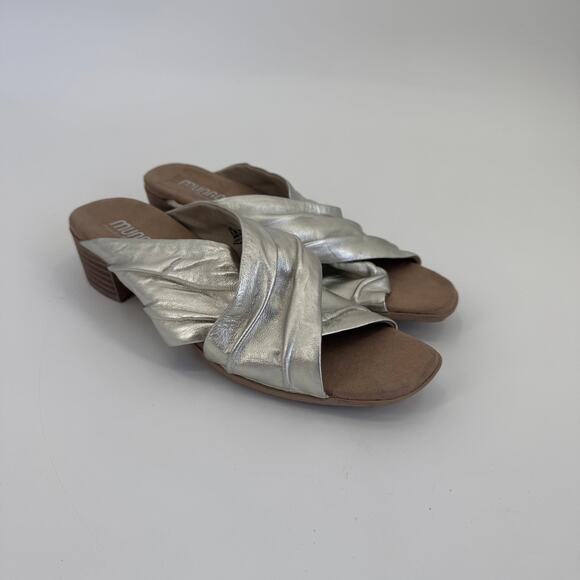 MUNRO Lee Women's Silver Metallic Slide Block Heel Mule Cross Strap Sandals 9.5 - Picture 2 of 9